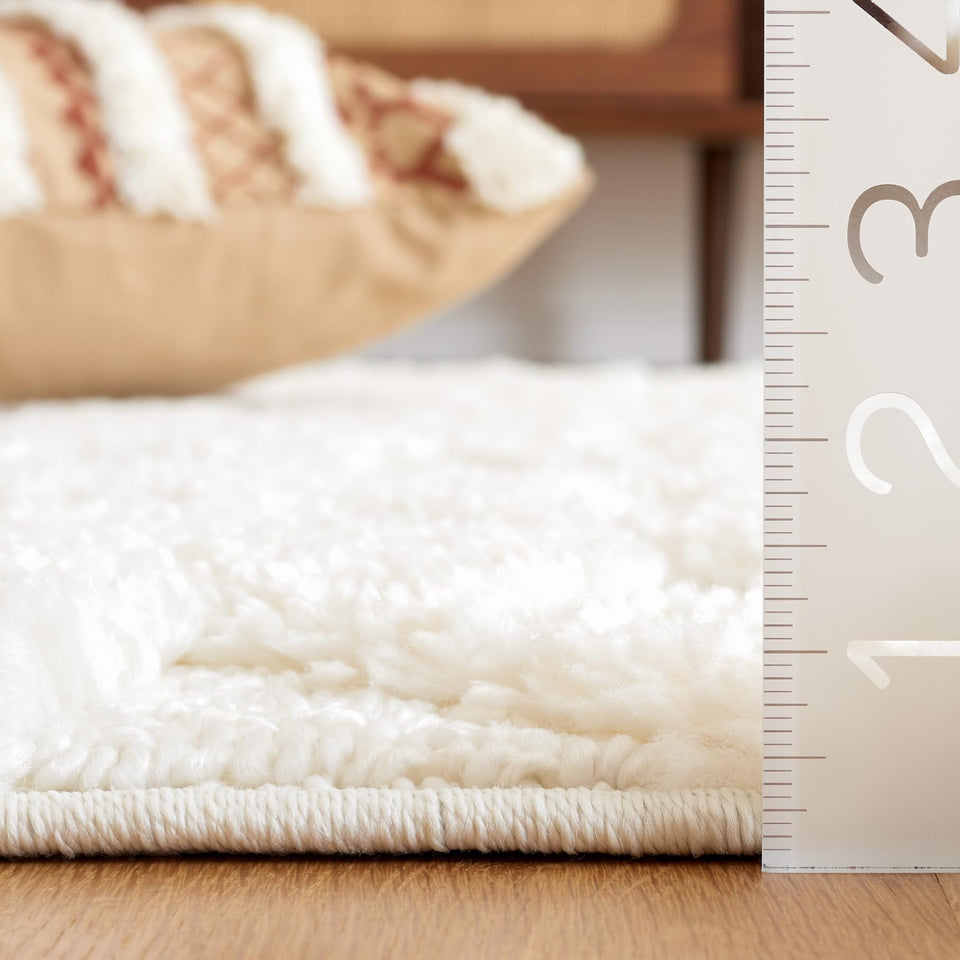 SAFAVIEH Area Rug 8x10 - Moroccan Tassel Shag Collection - Large - Ivory & Brown, Boho Design, Non-Shedding & Easy Cleaning, Plush Pile, Ideal for Living Room, Bedroom, Dining Space (MTS688A)