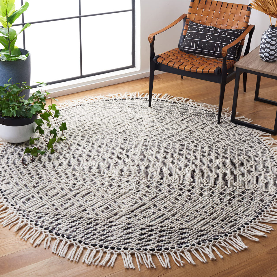 SAFAVIEH Area Rug 8x10 - Natura Collection - Large - Ivory, Handmade Wool, Moroccan Boho Fringe Design, Ideal for Living Room, Bedroom, Dining Space (NAT852B)