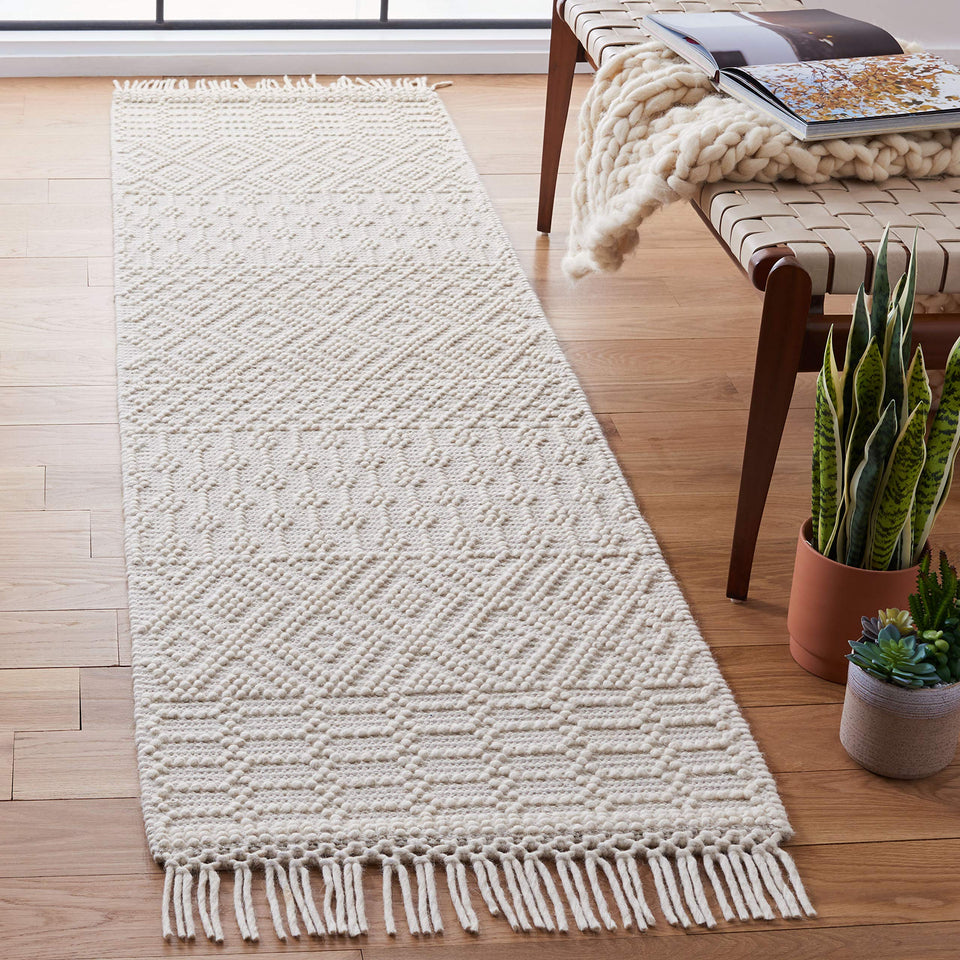 SAFAVIEH Area Rug 8x10 - Natura Collection - Large - Ivory, Handmade Wool, Moroccan Boho Fringe Design, Ideal for Living Room, Bedroom, Dining Space (NAT852B)