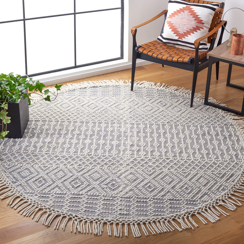 SAFAVIEH Area Rug 8x10 - Natura Collection - Large - Ivory, Handmade Wool, Moroccan Boho Fringe Design, Ideal for Living Room, Bedroom, Dining Space (NAT852B)