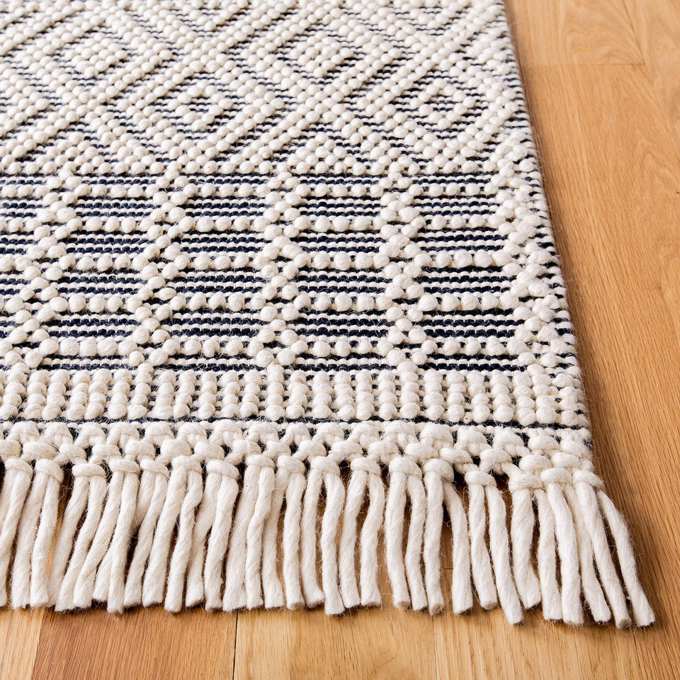 SAFAVIEH Area Rug 8x10 - Natura Collection - Large - Ivory, Handmade Wool, Moroccan Boho Fringe Design, Ideal for Living Room, Bedroom, Dining Space (NAT852B)